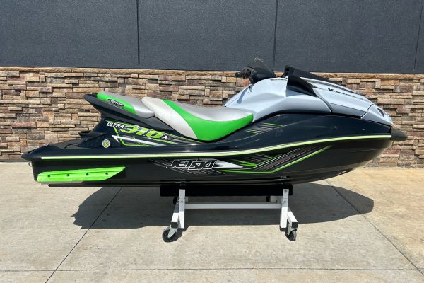 2014-Kawasaki-Jet-Ski®-Ultra®-310X-9